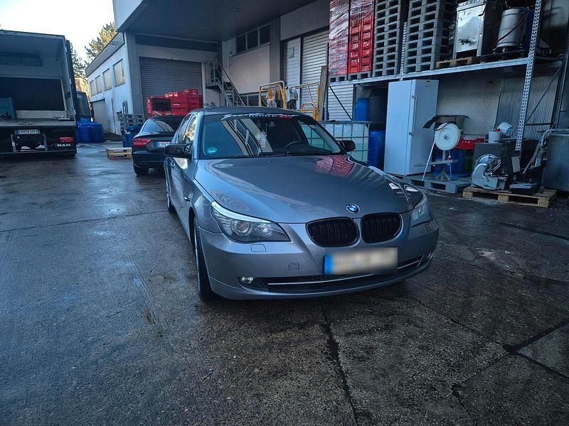 Gebraucht BMW 530 235 PS (172 kW) 2007 Grau Limousine