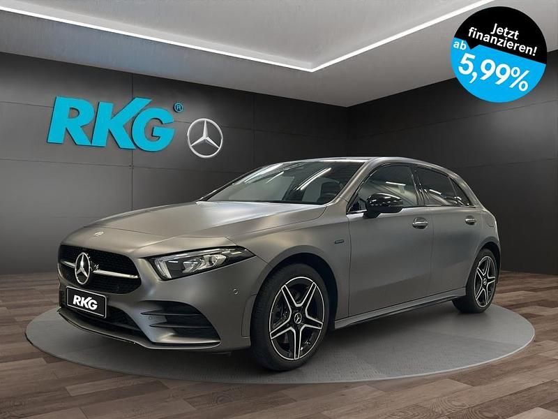 Grau Gebraucht 2021 Mercedes A250 AMG Limousine | 29.990 € (Fairer Preis) - Bild 1/4