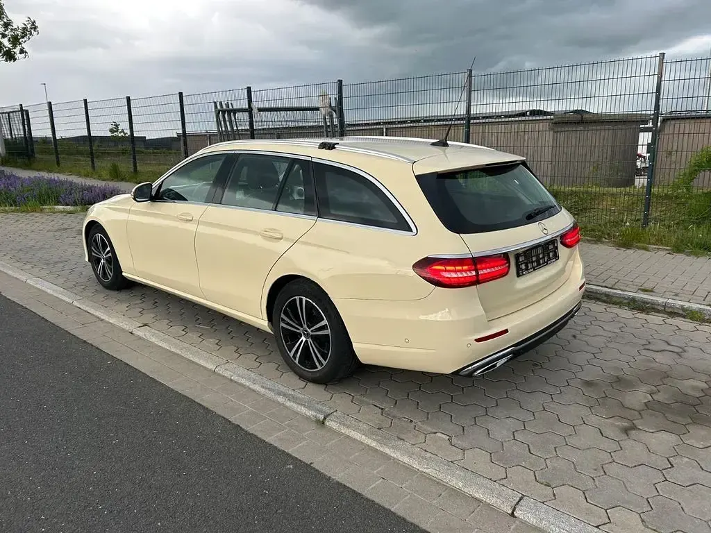Gebraucht Mercedes E220 200 PS (147 kW) 2022 Beige Limousine