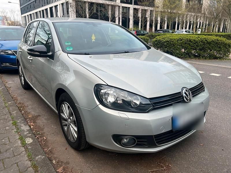 Gebraucht VW Golf Style 105 PS (77 kW) 2011 Silber Coupé