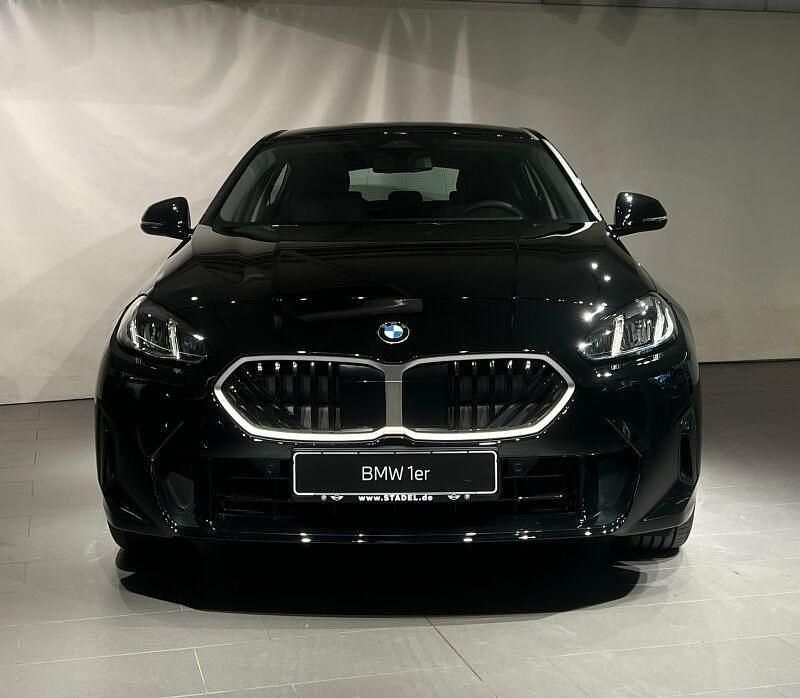 Neu BMW 116 122 PS (89 kW) 2026 Schwarz Kleinwagen