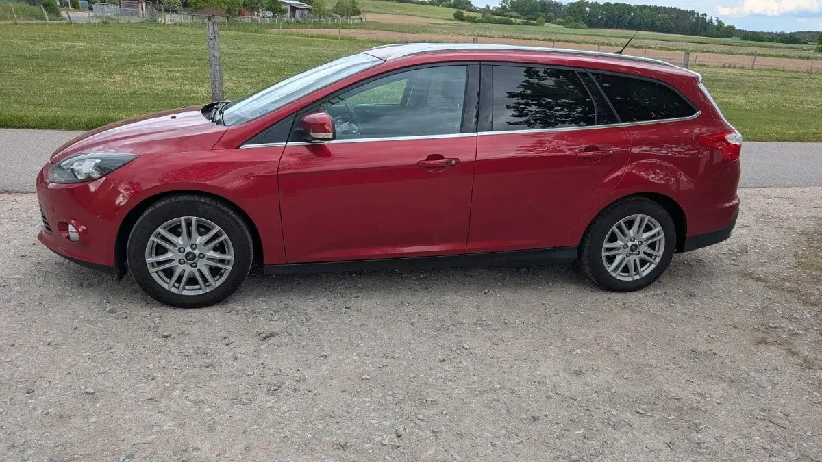 Gebraucht Ford Focus Titanium 163 PS (119 kW) 2014 Rot Kombi