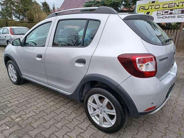 Gebraucht Dacia Sandero Prestige 90 PS (66 kW) 2014 Platingrau Kleinwagen