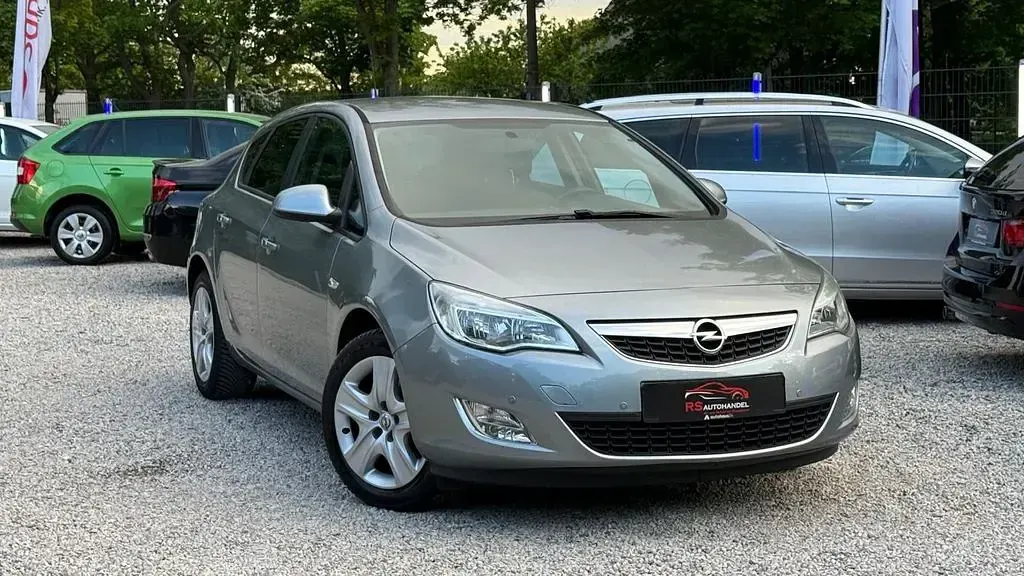 Gebraucht Opel Astra Design Edition 125 PS (91 kW) 2011 Silber Limousine