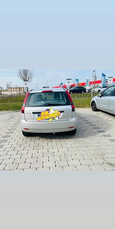 Gebraucht Ford Fiesta 70 PS (51 kW) 2005 Silber Kleinwagen