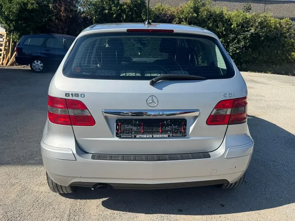 Gebraucht Mercedes B180 109 PS (80 kW) 2009 Silber Van / Kleinbus