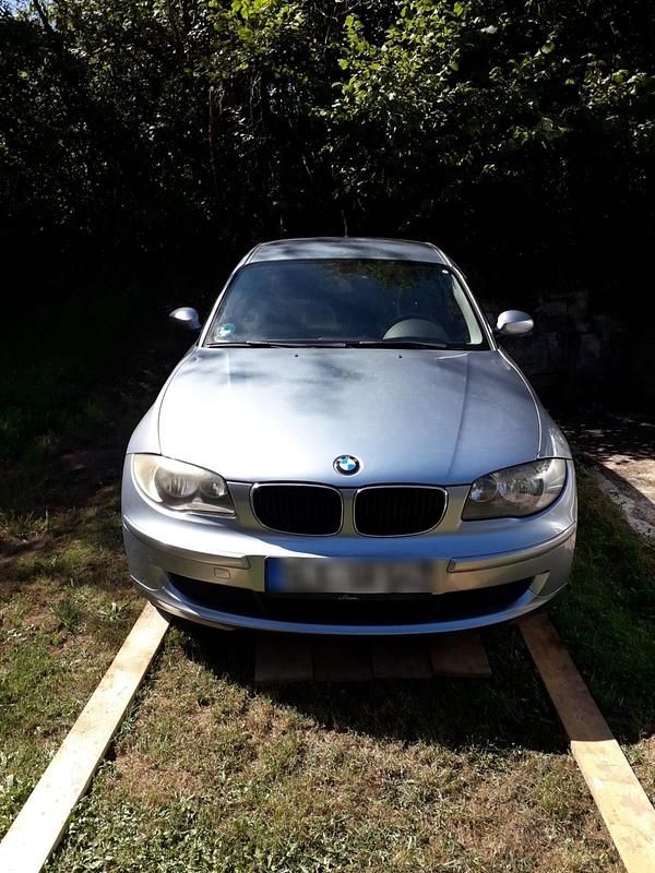 Blau Gebraucht 2008 BMW 116 Kleinwagen | 2.800 € - Bild 1/4