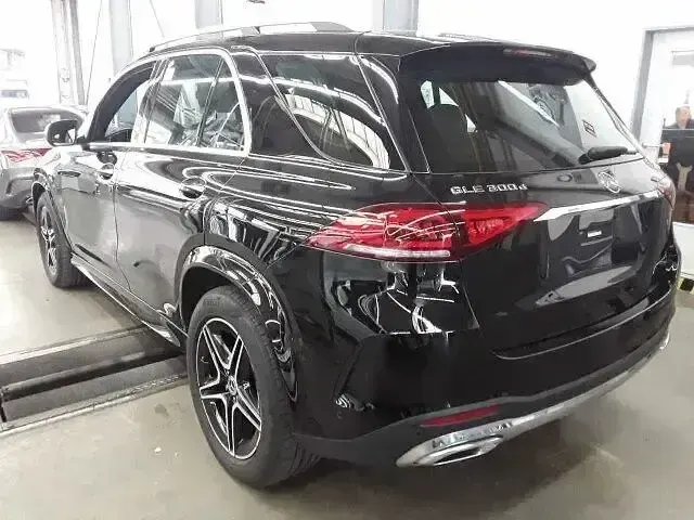Gebraucht Mercedes GLE300 AMG 245 PS (180 kW) 2024 Schwarz SUV