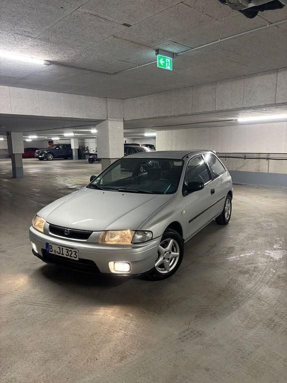 Gebraucht Mazda 323 Luxury 88 PS (64 kW) 1999 Silber Kleinwagen