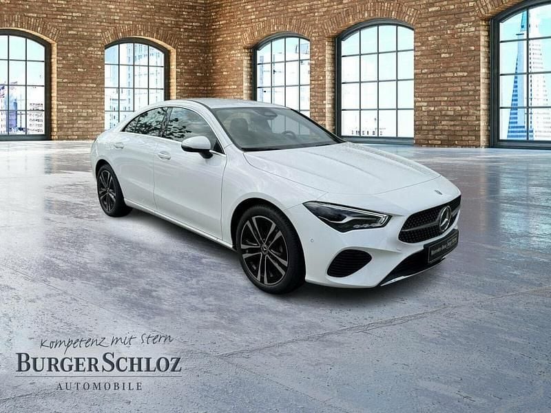 Gebraucht Mercedes CLA180 136 PS (100 kW) 2024 Unilack polarweiß Limousine
