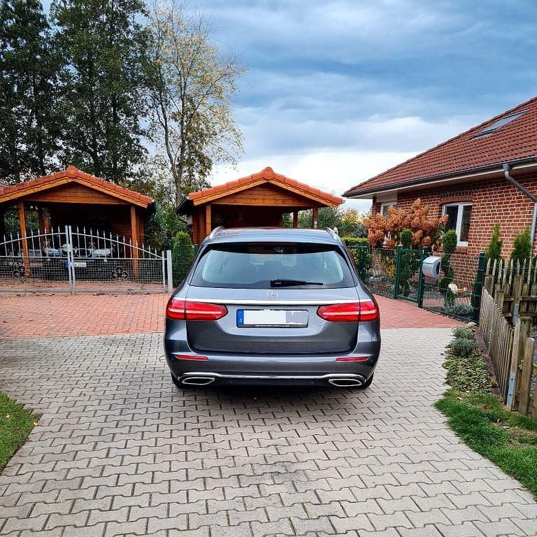 Gebraucht Mercedes E220 Avantgarde 194 PS (142 kW) 2017 Grau Limousine