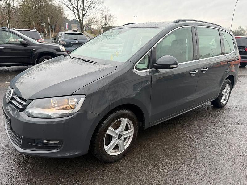 Gebraucht VW Sharan Comfortline 150 PS (110 kW) 2022 Uranograu Van / Kleinbus