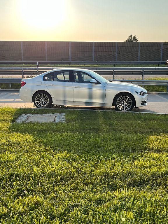 Weiß Gebraucht 2016 BMW 320 Luxury Line Limousine | 19.990 € (Teuer) - Bild 1/4