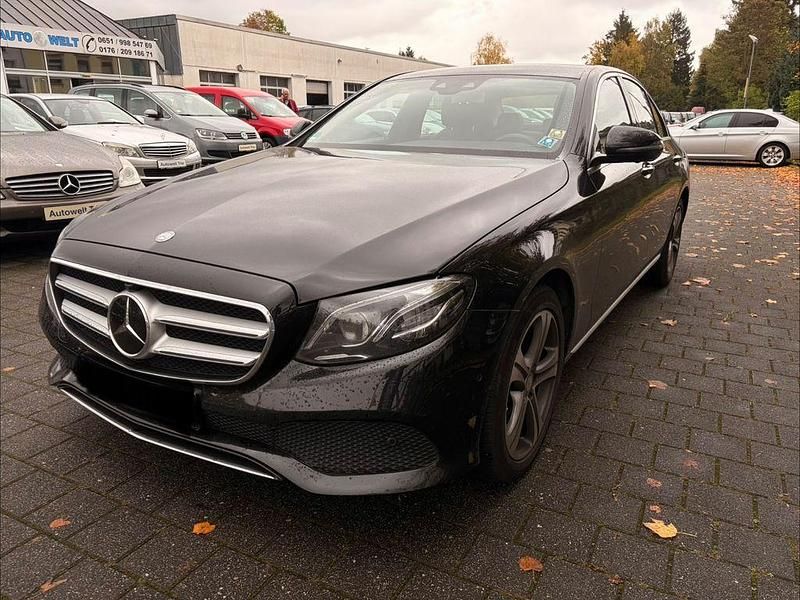 Schwarz Gebraucht 2016 Mercedes E350 Limousine | 22.990 € (Etwas zu teuer) - Bild 1/4
