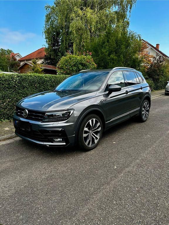 Grau Gebraucht 2019 VW Tiguan R-line SUV | 36.000 € (Teuer) - Bild 1/4