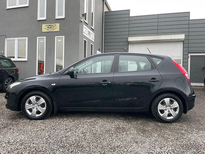 Schwarz Gebraucht 2009 Hyundai i30 Edition Limousine | 3.290 € (Fairer Preis) - Bild 1/4
