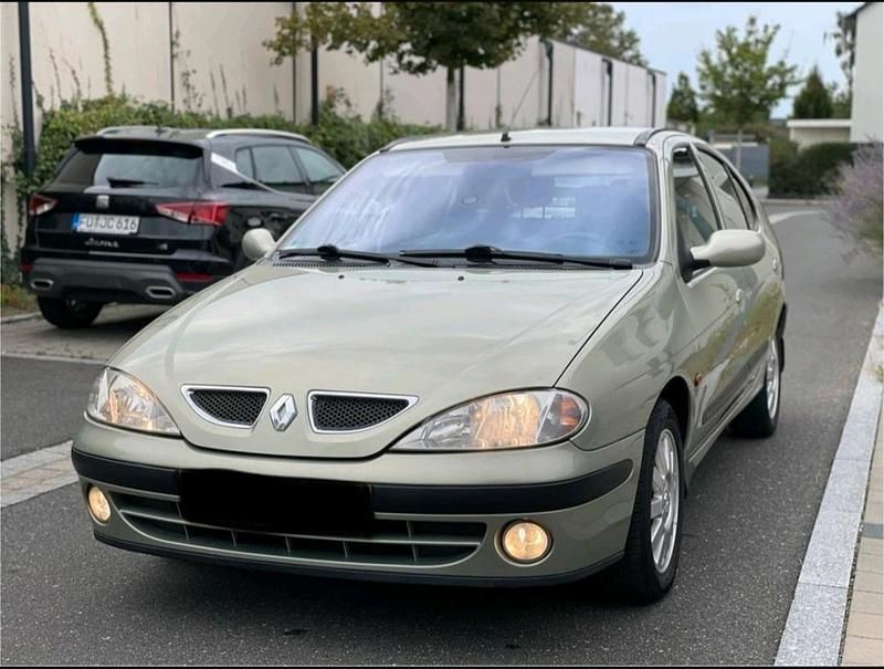 Grün Gebraucht 2001 Renault Mégane Kleinwagen | 2.650 € (Etwas zu teuer) - Bild 1/4