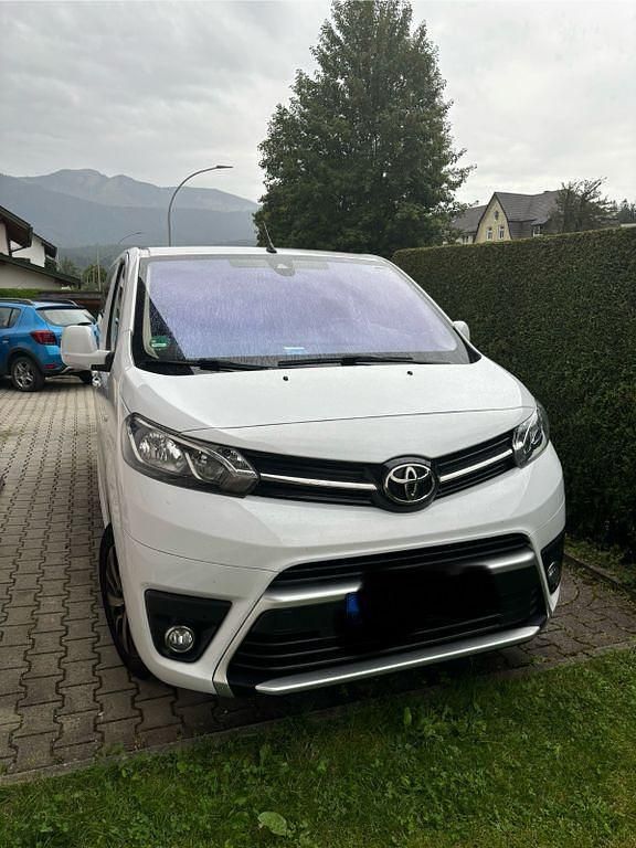 Weiß Gebraucht 2023 Toyota Proace Team Van | 35.900 € (Fairer Preis) - Bild 1/4