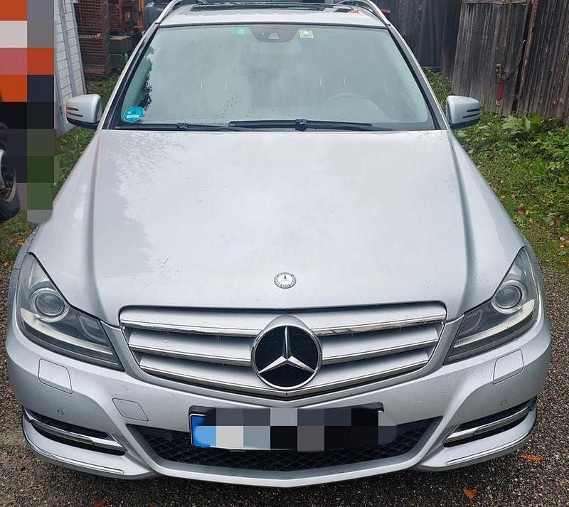 Silber Gebraucht 2011 Mercedes C300 Limousine | 11.250 € (Fairer Preis) - Bild 1/4