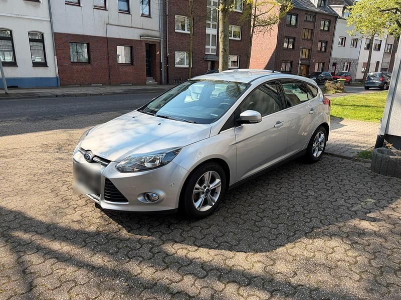Second-hand Ford Focus 100 CP (73 kW) 2012 Argintiu Berlinǎ