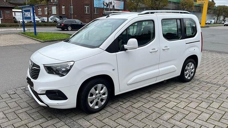 Weiß Gebraucht 2018 Opel Combo Life Edition Van / Kleinbus | 11.450 € (Fairer Preis) - Bild 1/4