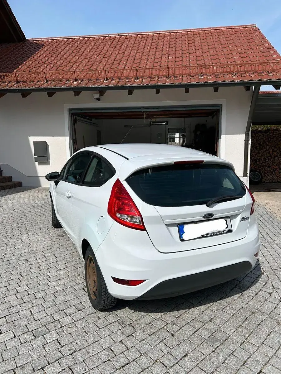 Second-hand Ford Fiesta Trend 60 CP (44 kW) 2009 Alb Berlinǎ