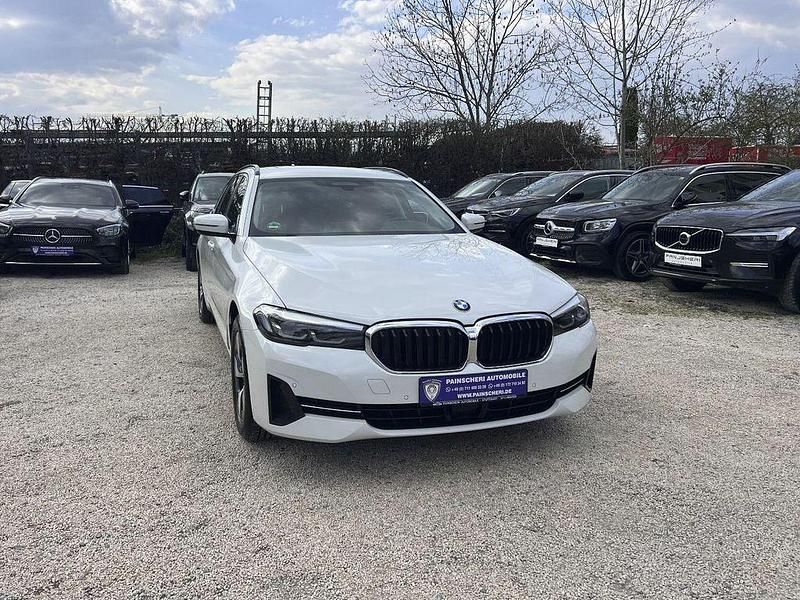 Gebraucht BMW 520 Shadowline 190 PS (139 kW) 2022 Alpinweiss iii Kombi