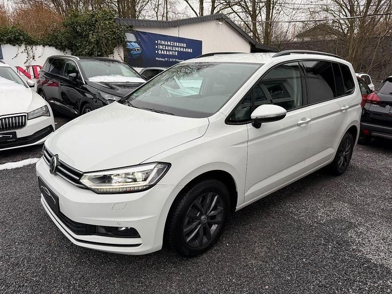Gebraucht VW Touran 150 PS (110 kW) 2020 Weiß Van / Kleinbus