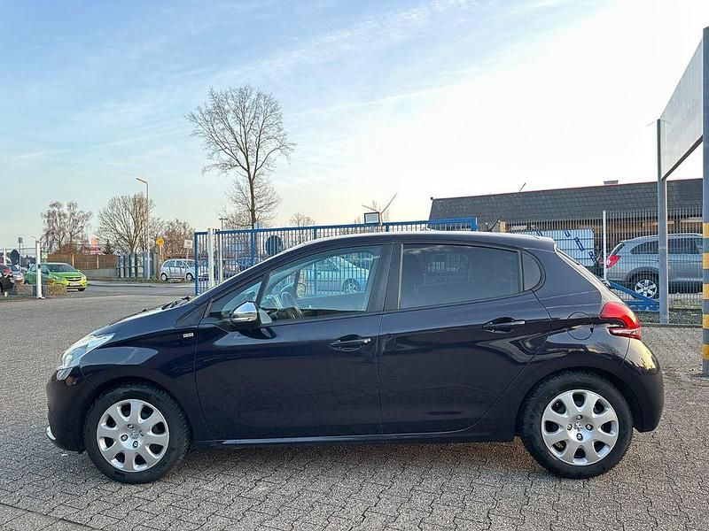 Gebraucht Peugeot 208 Style 82 PS (60 kW) 2017 Blau Kleinwagen