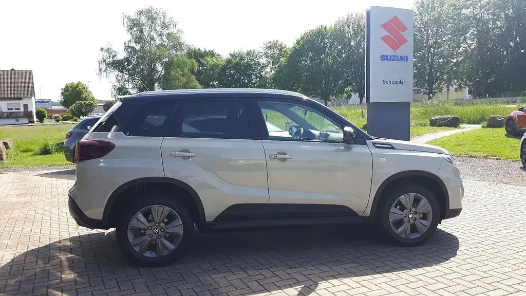 Gebraucht Suzuki Vitara Comfort 102 PS (75 kW) 2024 Beige SUV