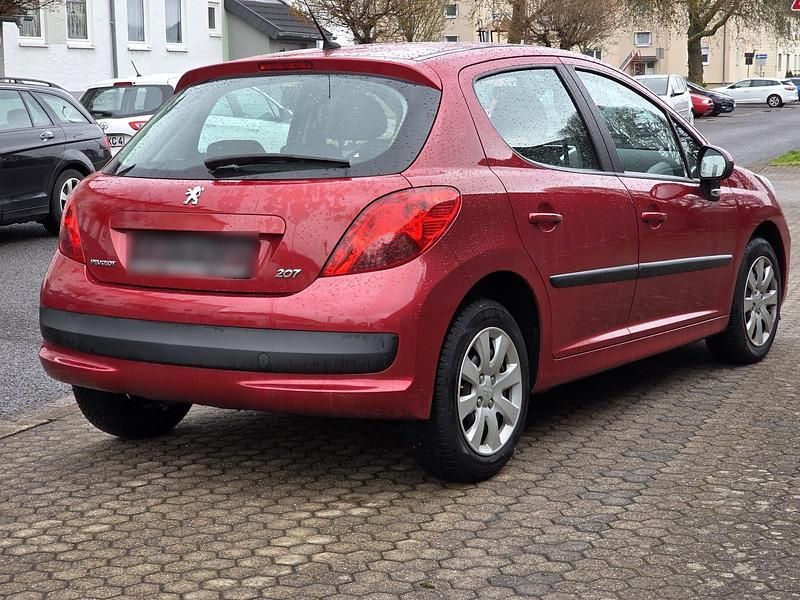 Gebraucht Peugeot 207 95 PS (69 kW) 2008 Rot Limousine