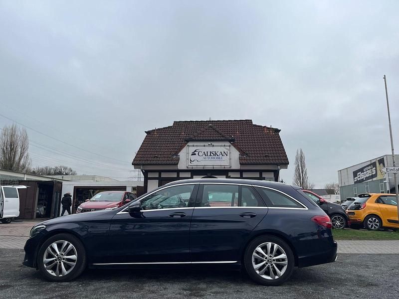 Blau Gebraucht 2019 Mercedes C220 Avantgarde Kombi | 11.390 € (Fairer Preis) - Bild 1/4