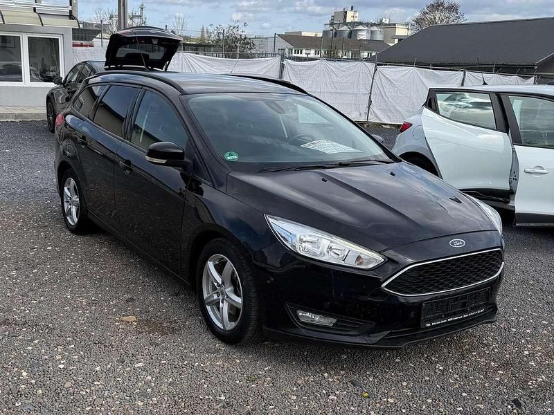 Używany Ford Focus Trend 125 KM (91 kW) 2015 Czarny Kombi