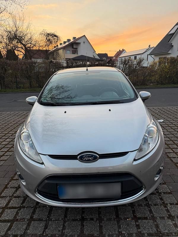 Gebraucht Ford Fiesta 2010 Silber Kleinwagen