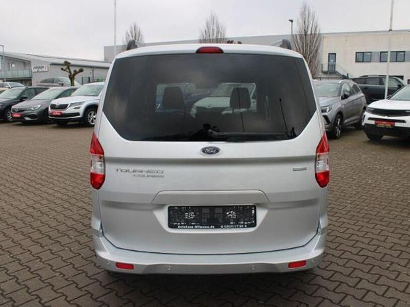 Gebraucht Ford Tourneo Courier Titanium 101 PS (74 kW) 2018 Silber Van / Kleinbus