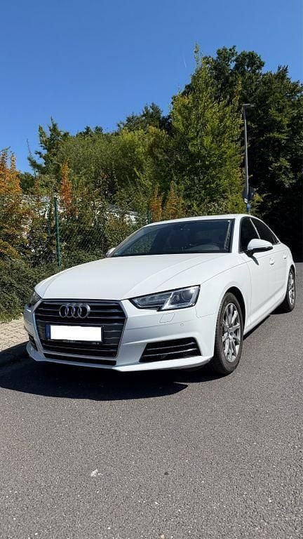 Weiß Gebraucht 2018 Audi A4 Sport Limousine | 22.800 € (Superpreis) - Bild 1/4