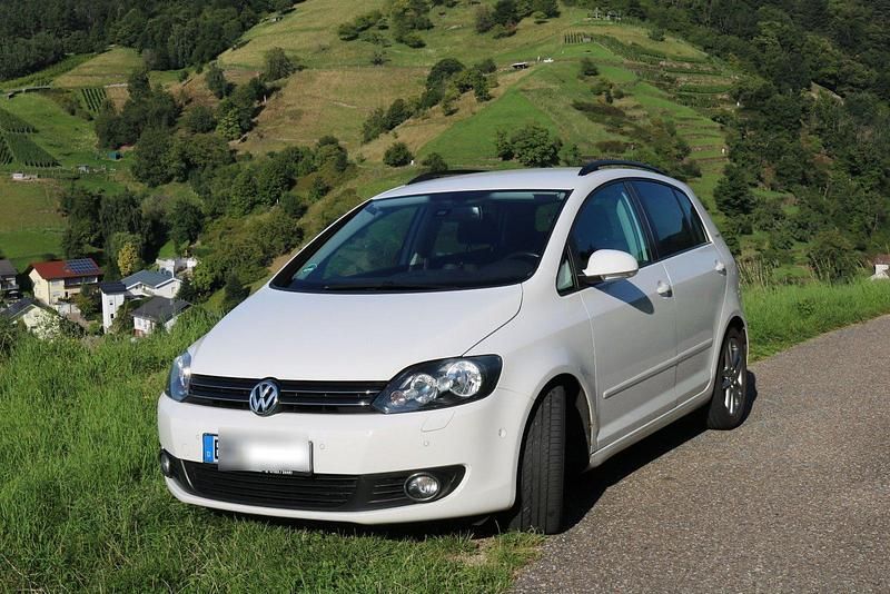 Weiß Gebraucht 2010 VW Golf Plus Cross Van / Kleinbus | 5.900 € (Fairer Preis) - Bild 1/4