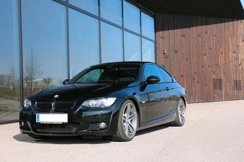 Schwarz Gebraucht 2007 BMW 335 M Sport Coupé | 12.500 € (Etwas zu teuer) - Bild 1/4