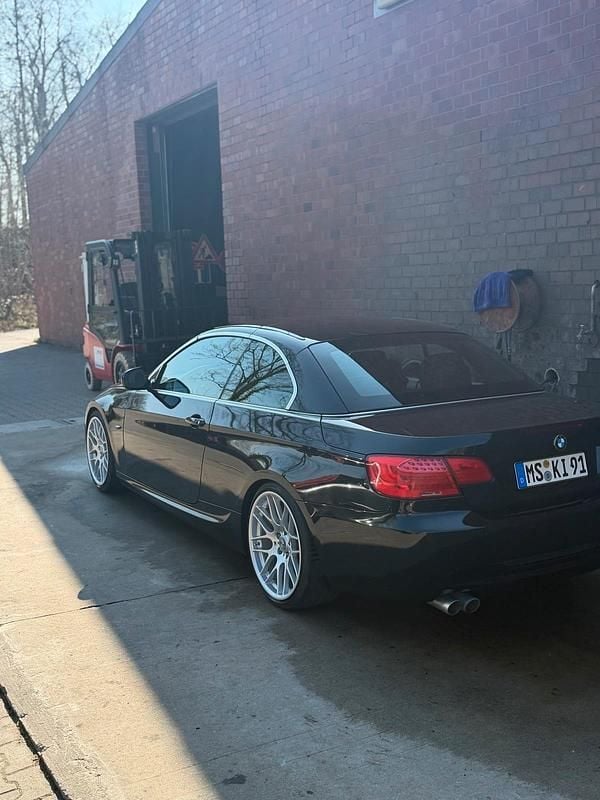 Gebraucht BMW 325 Cabriolet 204 PS (150 kW) 2010 Schwarz Cabrio