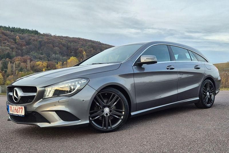 Grau Gebraucht 2016 Mercedes CLA220 Shooting Brake Kombi | 17.770 € (Fairer Preis) - Bild 1/4