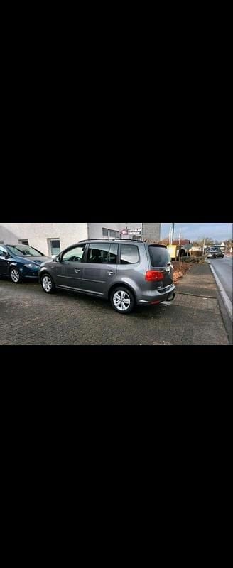 Gebraucht VW Touran Match 105 PS (77 kW) 2012 Silber Van / Kleinbus