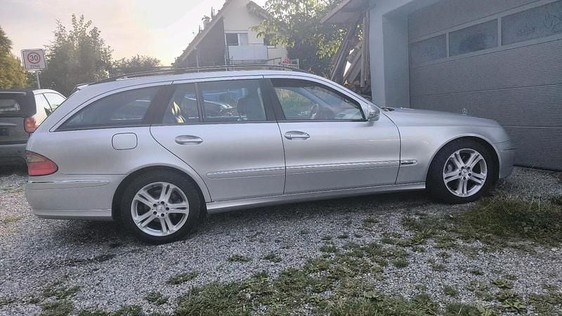 Silber Gebraucht 2006 Mercedes E280 Sport Kombi | 3.200 € (Fairer Preis) - Bild 1/4