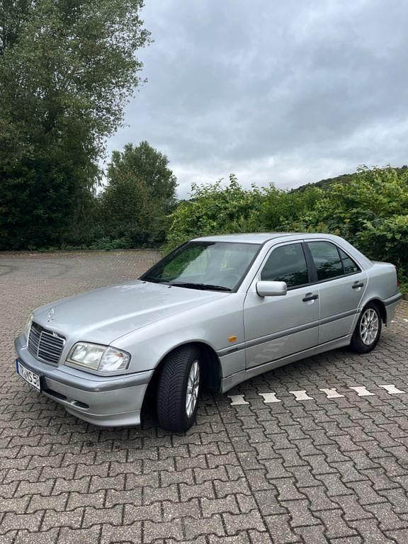 Silber Gebraucht 1999 Mercedes C180 Limousine | 2.900 € (Fairer Preis) - Bild 1/4