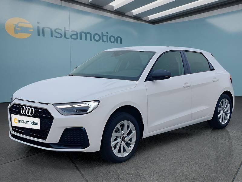 Weiß Gebraucht 2025 Audi A1 Sportback Kleinwagen | 23.649 € (Guter Preis) - Bild 1/3