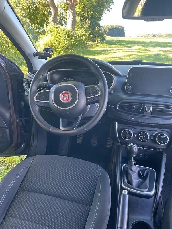 Braun Gebraucht 2019 Fiat Tipo Kombi | 8.499 € (Guter Preis) - Bild 1/4