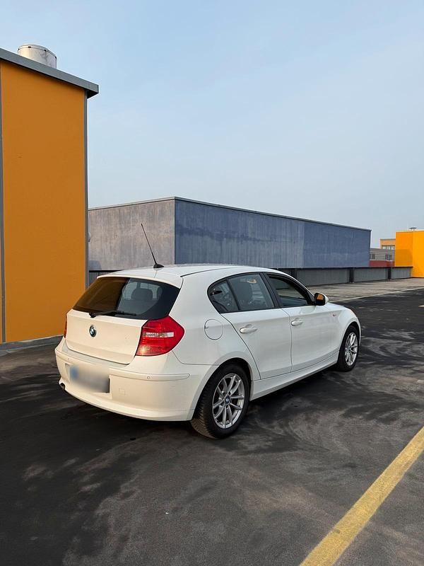 Gebraucht BMW 118 143 PS (105 kW) 2010 Weiß Kleinwagen