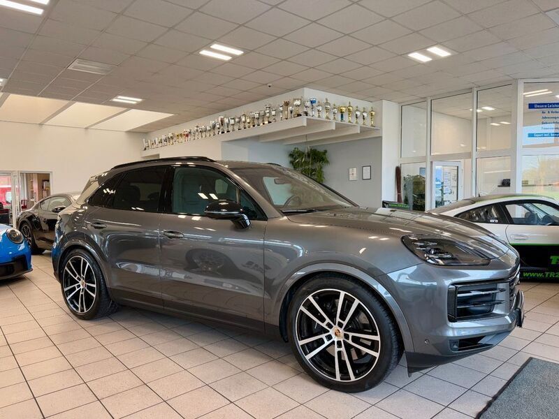 Quarzitgrau Gebraucht 2023 Porsche Cayenne S SUV | 119.850 € (Fairer Preis) - Bild 1/4