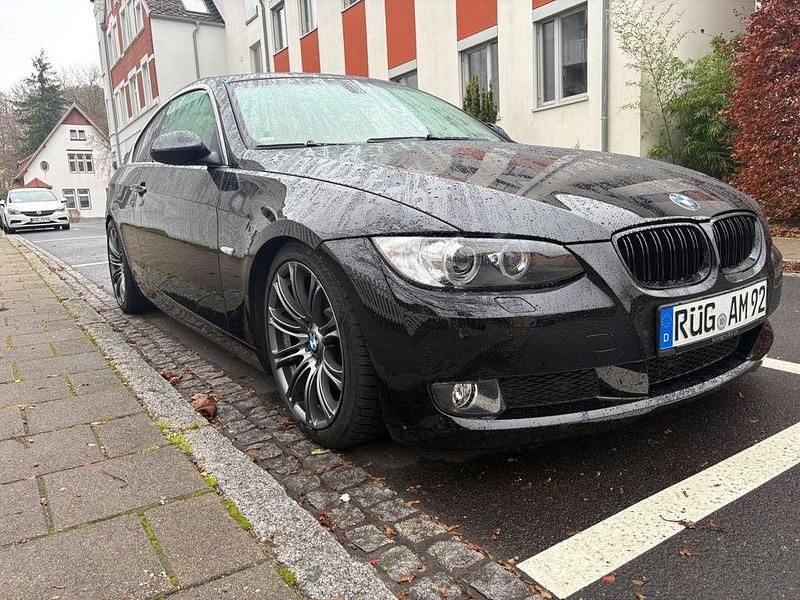 Schwarz Gebraucht 2009 BMW 330 Performance Coupé | 7.990 € (Guter Preis) - Bild 1/4