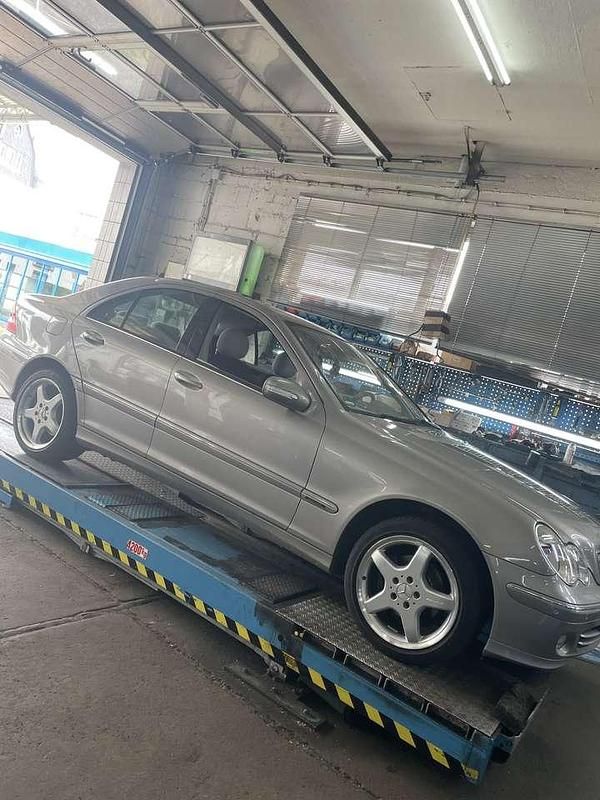 Gebraucht Mercedes C180 143 PS (105 kW) 2005 Bronze Limousine