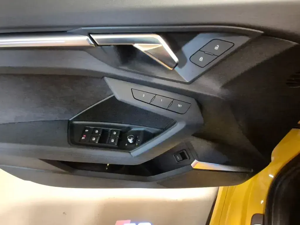 Gebraucht Audi RS3 Sport 400 PS (294 kW) 2023 Gelb Limousine